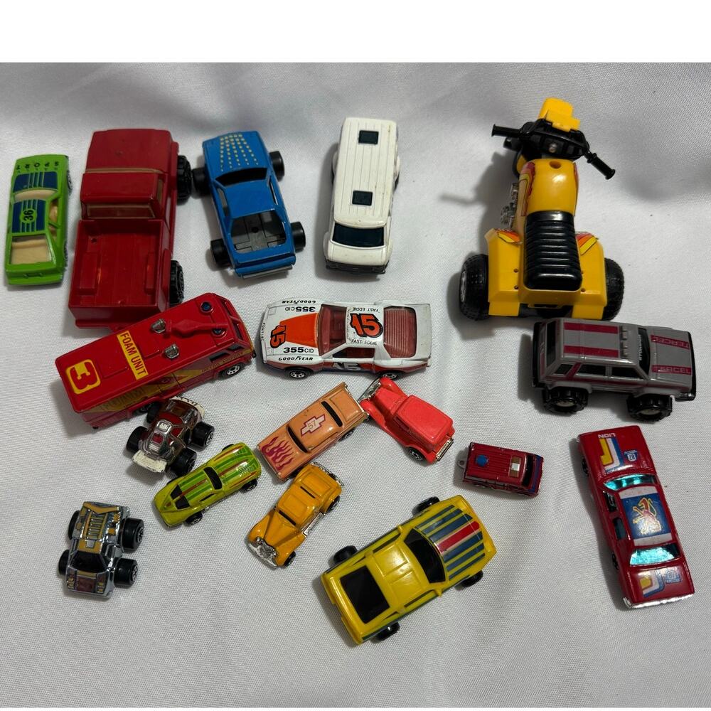 Lot of 17 Vintage Toy Cars Hot Wheels Matchbox Micro Machines Stomper